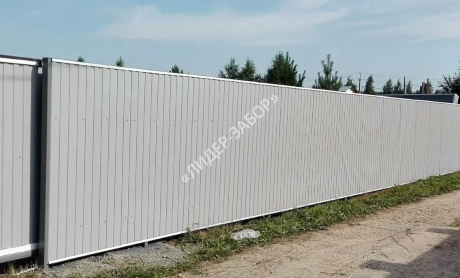 Купить Сплошной забор из профнастила серого цвета